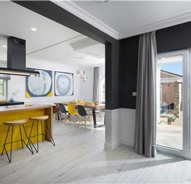 5 bedroom villa with pool near Pula, sleeps 10-12